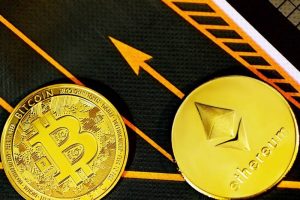 Bitcoin e Ethereum estão ganhando terreno, e a criptomoeda ucraniana teve um aumento de 60%, enquanto a SEC prepara uma ofensiva contra o DeFi