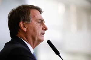 Bolsonaro afirma que não tem autoridade sobre a Petrobras (PETR3 e PETR4), mas que faz o que pode