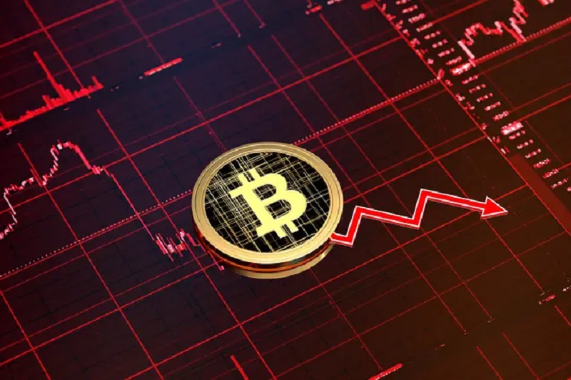 Bitcoin está sendo negociado a US$ 38.500, e analistas esperam novas quedas; Solana caiu 6%, enquanto as altcoins caíram até 15%